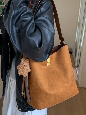 Vintage PU Leder Große Kapazität Beuteltasche Für Damen Mode Schulter Umhängetasche Mit Metallschloss Plüschbär Anhänger