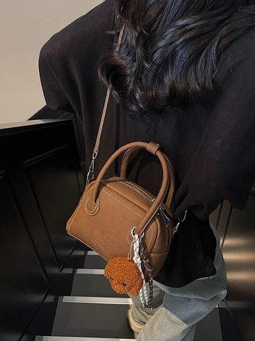 Bolso Boston de Cuero PU de Moda Casual para Mujer Bolso Bandolera de Nicho Pequeño Con Costuras en Contraste y Colgante de Perro de Peluche
