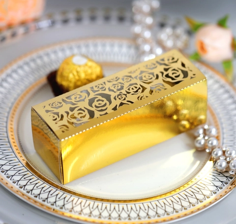 Laser Cut Hollow Rose Flower Wedding Favor Box Pearlescent Paper Candy Chocolate Gift Box For Marriage Party Celebration