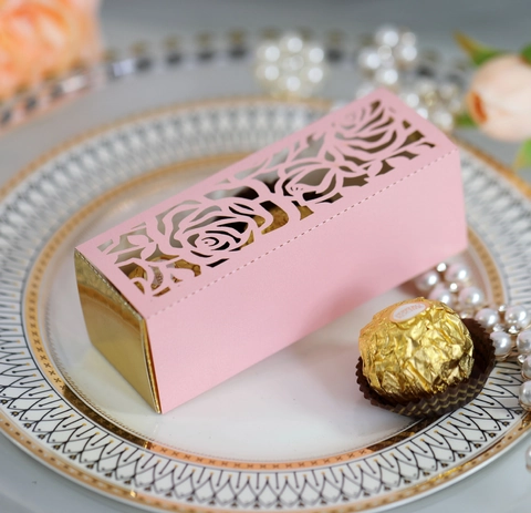 Elegante Scatola per Bomboniere con Rose Intagliate al Laser in Carta Perlata per Matrimonio Caramelle e Cioccolato