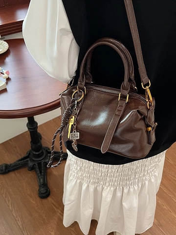 Damen Retro PU Leder Boston Handtasche Vintage Glänzende Kissentasche Mit Anhänger Mode Umhängetasche Für Den Täglichen Gebrauch