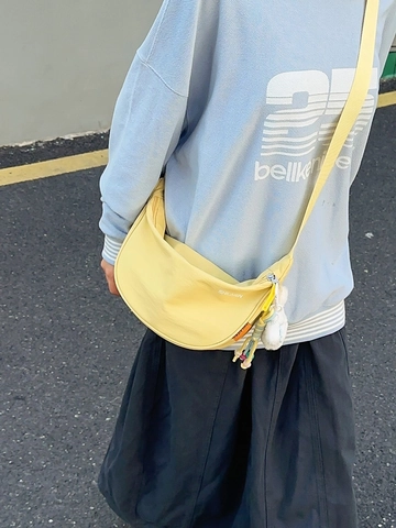 Borsa a Tracolla a Mezza Luna in Nylon di Grande Capacità per Donna Borsa a Spalla Casual da Pendolare Con Simpatico Ciondolo