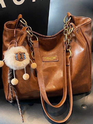 Große PU Leder Tragetasche Für Damen Retro Lässig Schultertasche Mit Metallkette Und Plüsch-Anhänger Pendler Arbeitstasche