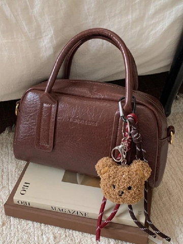 Sac à Épaule Boston en Cuir PU Rétro pour Femmes Petit Sac Bandoulière Avec Charme Ours en Peluche Ruban Mode Décontracté