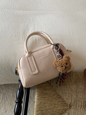 Sac à Épaule Boston en Cuir PU Rétro pour Femmes Petit Sac Bandoulière Avec Charme Ours en Peluche Ruban Mode Décontracté