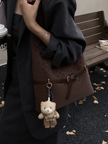 Large Capacity Leopard Print PU Shoulder Bag For Women Vintage Hobo Tote With Bear Charm Casual Commuter Bucket Bag