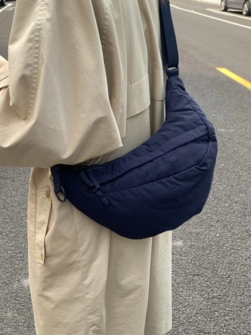 Borsa a Tracolla da Donna in Nylon a Mezza Luna Grande Capacità Pieghettata Dumpling Borsa a Spalla per Pendolari Quotidiani Versatile