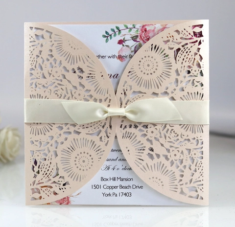 Inviti di Matrimonio Taglio Laser Carta Perlata Design Floreale Intagliato Con Buste Fiocco per Fidanzamento Addio al Nubilato Festa