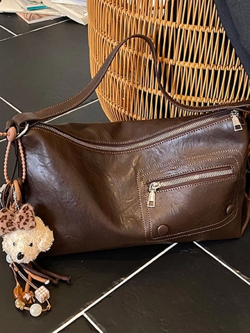 Sac à Épaule en Cuir PU Vintage Grande Capacité pour Femmes Sac à Bandoulière Rétro Décontracté Avec Pendentif Ours en Peluche