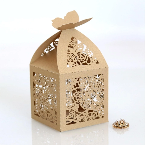 Laser Cut Rose Pattern Butterfly Buckle Candy Box Pearlescent Paper Wedding Favor Boxes Chocolate Gift Bag Party Decoration