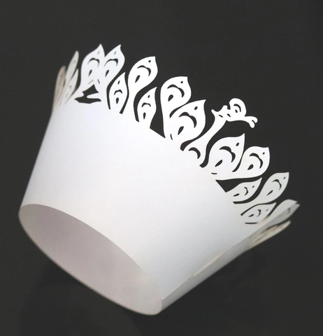 Elegante Laserschnitt Pfauenmuster Cupcake-Förmchen Perlpapier Hohlkuchen Dekoration Für Hochzeit Party Geburtstag Event Feier Backen Dekor