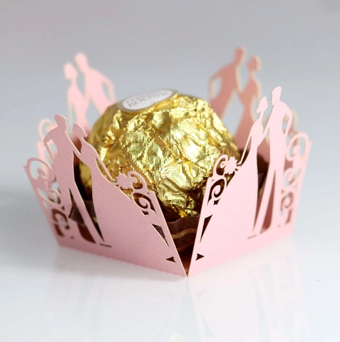 Involucro per Cioccolato Taglio Laser Matrimonio Intagliato Silhouette Sposi Pizzo Carta Scatola Regalo San Valentino Caramelle Decorativo