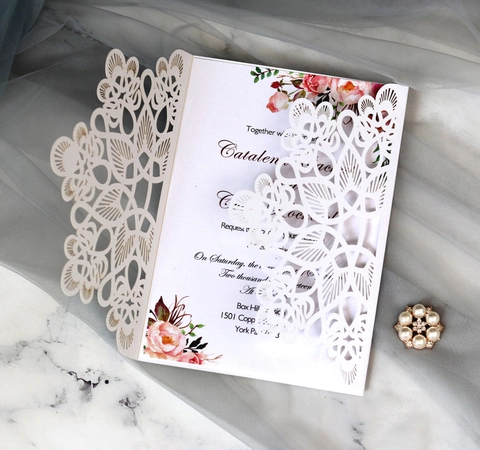 Elegant European Floral Laser Cut Wedding Invitation Cards With Ribbon Lace Hollowed Greeting Cards For Marriage Party