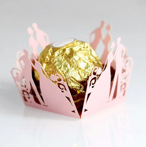 Taglio Laser Involucro di Cioccolato Carta Perlata Matrimonio Scatola Caramelle Silhouette di Coppia Decorazione Tavola Festa