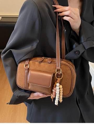 Borsa a Spalla in Pelle PU Smerigliata Vintage da Donna Grande Capacità Cuciture a Contrasto Borsa Sottobraccio Con Ciondolo di Perline Retro Boston Bag