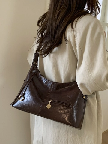 Retro PU Leather Hobo Bag For Women Pleated Large Capacity Crossbody Bag Minimalist Commuting Shoulder Bag With Ring Decor
