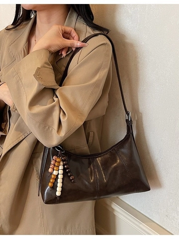 Bolso de Hombro Hobo de Gran Capacidad de Cuero PU Vintage para Mujer Con Colgante de Cuentas y Correa Ajustable