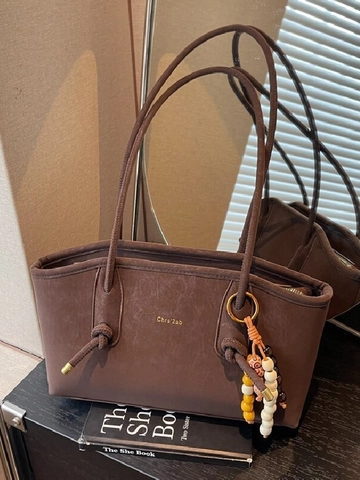 Vintage Matte Damen Tragetasche Aus PU-Leder Große Kapazität Umhängetasche Mit Perlenanhänger Retro Achseltasche Für Den Alltag
