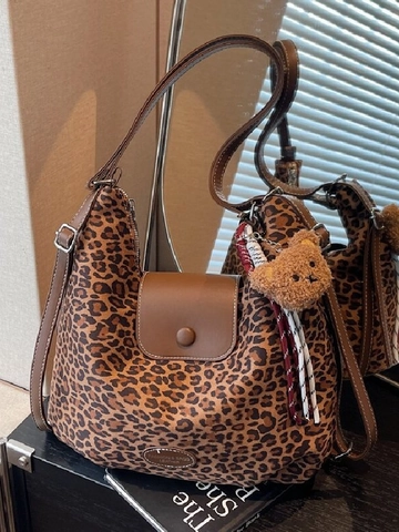 Vintage Leopard Print Suede Tote Bag For Women Large Capacity Shoulder Bag With Plush Bear Charm Trendy Hobo Handbag