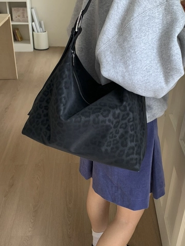 Women Vintage Leopard Print Hobo Bag Large Capacity Frosted PU Leather Shoulder Crossbody Bag Commuter Adjustable Strap