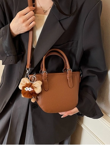 Fashion PU Pebble Leather Women Bucket Bag Minimalist Crossbody Bag Handbag With Cute Plush Monster Pendant Shoulder Bag
