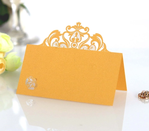 Laser Cut Hollow Lace Crown Wedding Place Cards Pearlescent Paper Foldable Tent Table Name Cards For Banquet Party Decorations