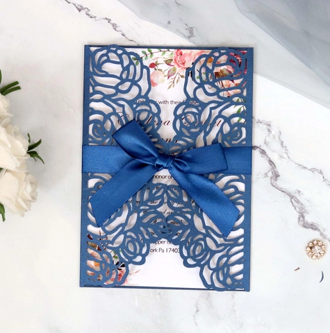 Eleganti Biglietti di Invito per Matrimonio a Rosa Intagliati al Laser Carta Perlata Design Floreale Con Buste per Festa