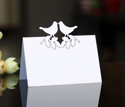 Marque-Place Mariage Découpe Laser Oiseau Amour Papier Perlé Ajouré Cartes Nom Table pour Banquet Fête Réception Décor