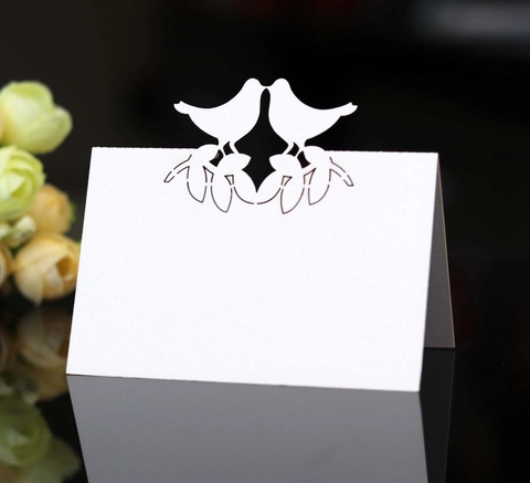 Élégants Marque-places Découpe Laser Motif Oiseau pour Mariage Fête Décoration Papier Nacré Ajourés Cartes de Table Pliables