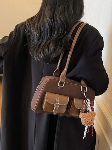 Sac Sous le Bras Vintage en Cuir PU Femmes Grande Capacité Sac Oreiller Bandoulière Avec Ours Pendentif Surpiqûres