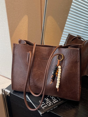 Retro PU Leather Large Capacity Tote Bag For Women Minimalist Commuter Shoulder Bag With Beaded Pendant Solid Color Handbag