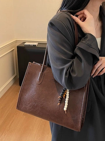 Retro PU Leather Large Capacity Tote Bag For Women Minimalist Commuter Shoulder Bag With Beaded Pendant Solid Color Handbag