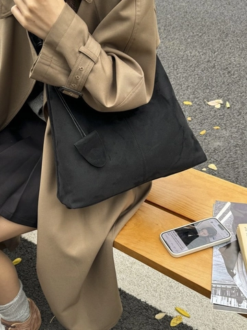 Damen Große Tragetasche Mattiertes PU-Leder Hobo Umhängetasche Minimalistisch Vintage Pendler Handtasche Mit Dekorativem Anhänger