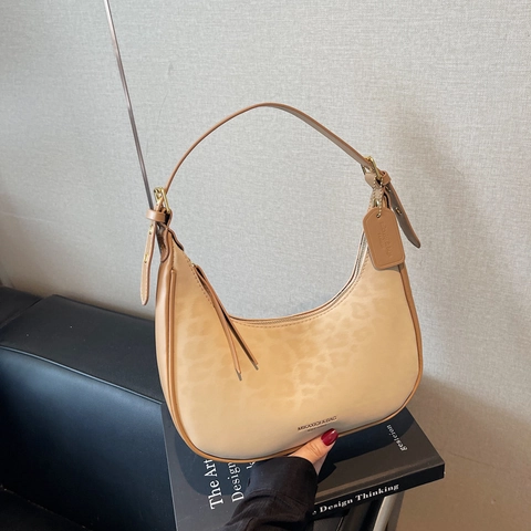 Fashion Leopard Print PU Leather Hobo Bag Women Retro Crescent Underarm Bag Casual Small Half Moon Shoulder Bag For Daily Commuting