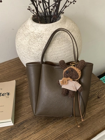 Retro Minimalistische PU Leder Eimertasche Für Damen Lychee Muster Schulter Umhängetasche Mit Bär Anhänger Pendeltasche