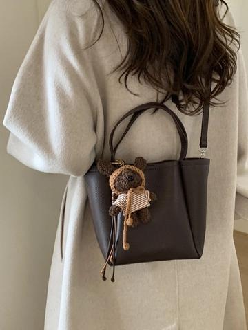 Retro Minimalistische PU Leder Eimertasche Für Damen Lychee Muster Schulter Umhängetasche Mit Bär Anhänger Pendeltasche
