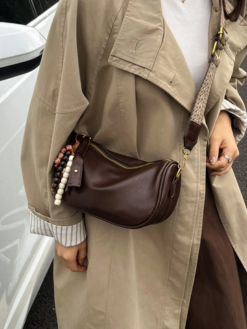 Borsa a Spalla Mezzaluna in Pelle PU Vintage per Donna Con Tracolla Larga in Maglia Geometrica e Ciondolo in Legno Moda