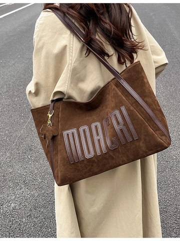 Vintage Große Kapazität Damen Tragetasche Matt PU Leder Schultertasche Mit Buchstaben-Patch Kontrastnähte Für Den Pendlerverkehr