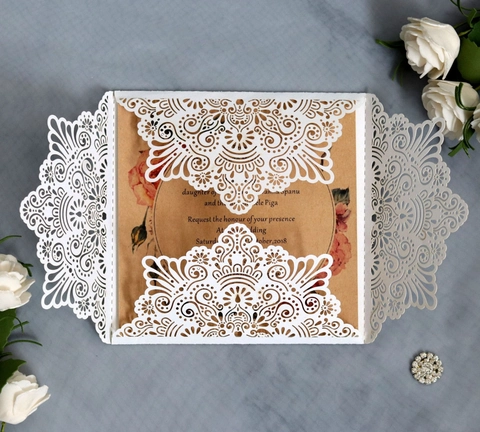 Inviti di Nozze Taglio Laser Intagliati Floreali Stile Mandala Pizzo Carte di Fidanzamento Con Buste Fogli Interni Carta