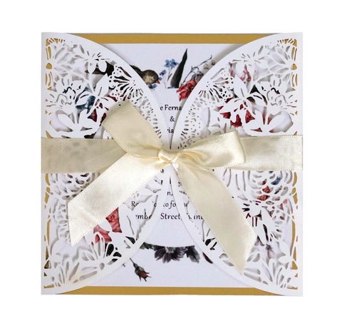 Elegante Lasergeschnittene Florale Hochzeitseinladungskarten Set Mit Umschlägen Schleifen Perlpapier Hohlrosen Einladungsset