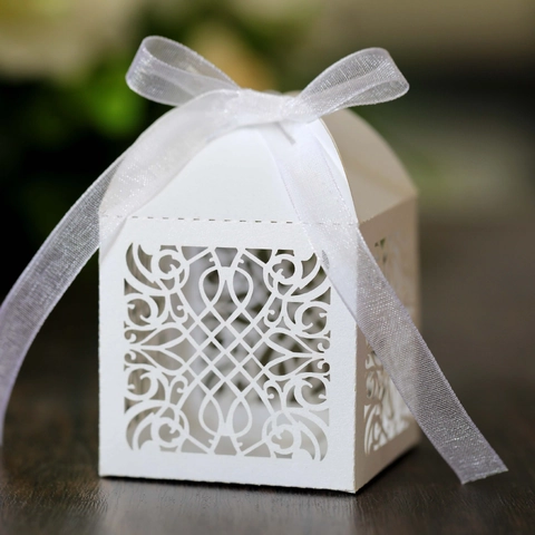 European Laser Cut Wedding Favor Candy Boxes With Ribbon Bow Hollow Gift Boxes For Marriage Party Celebration Table Decor