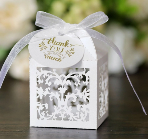 Laser Geschnitten Blumen Hohle Hochzeit Süßigkeitenschachtel Papier Geschenkbox Mit Band Für Brautparty Geburtstag Party Dekoration