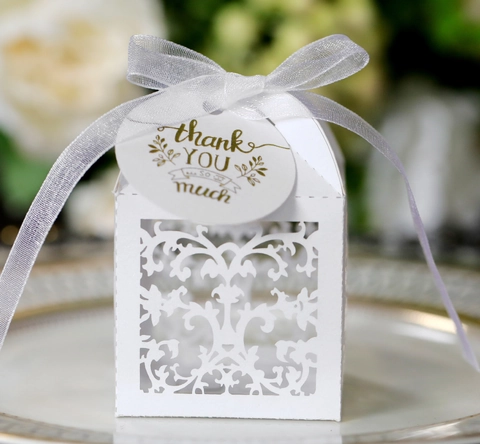Laser Geschnitten Blumen Hohle Hochzeit Süßigkeitenschachtel Papier Geschenkbox Mit Band Für Brautparty Geburtstag Party Dekoration