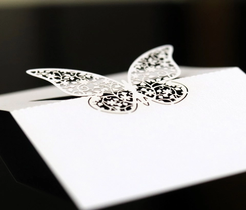 Laser Cut Butterfly Wedding Place Cards Elegant Pearl Paper Hollow Table Name Cards For Banquet Party Reception Decorations