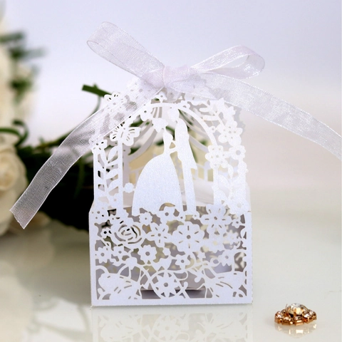 Laser Cut Wedding Favor Candy Box Hollow Paper Chocolate Gift Box With Ribbon Bride Groom Silhouette Party Souvenir