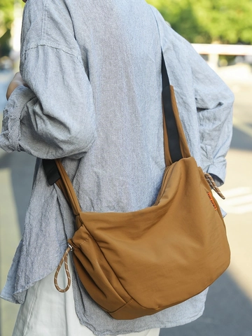 Grand Sac Hobo en Nylon pour Femmes Style Coréen Sac Bandoulière Plissé Simple Sac à Épaule Décontracté Quotidien Sac Messager