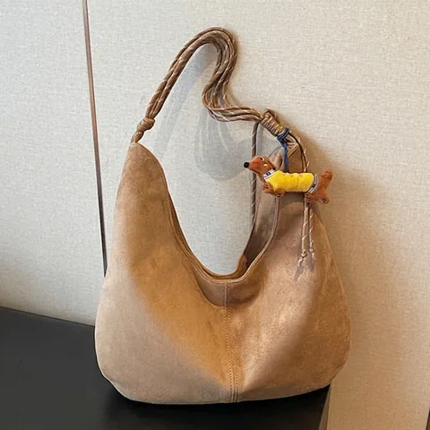 Women Retro PU Hobo Shoulder Bag With Woven Rope Strap Large Capacity Casual Tote Bag With Cute Dog Plush Pendant Brown