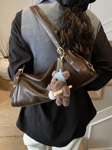 Sac Boston Vintage en Cuir PU pour Femmes Grande Capacité Retro Tote Sac à Bandoulière Avec Pendentif Ours et Oeillets Métalliques