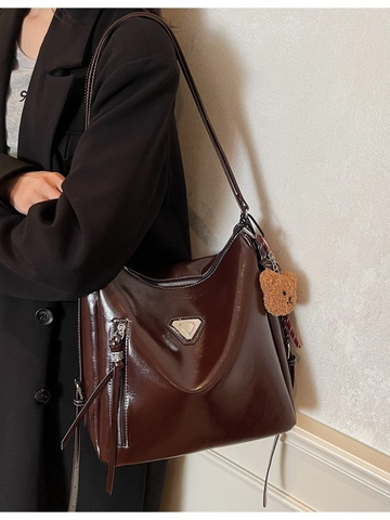 Sac Seau en Cuir PU Brillant pour Femmes Grande Capacité Sac à Épaule Polyvalent Sac à Dos Polyvalent Avec Pendentif Ours en Peluche
