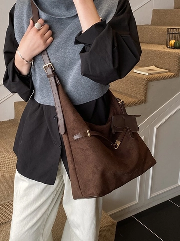 Damen Große Kapazität PU Leder Hobo Tasche Wildleder Textur Retro Dumpling Umhängetasche Mit Elefantenanhänger Crossbody Tasche